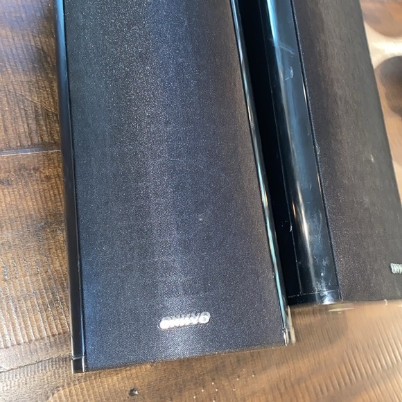 Onkyo set of front left front right surround sound speakers model SKF-750XF - Picture 3 of 5